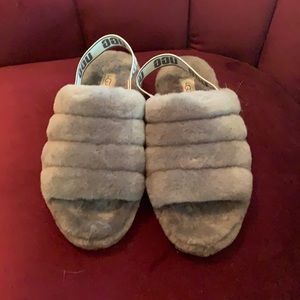 UGG FLUFF YEAH Slides